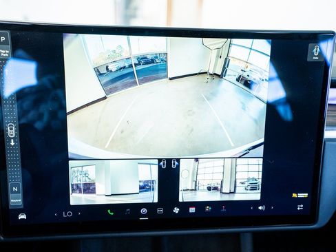 Used 2022 Tesla Model X image 45