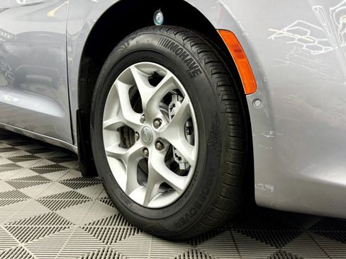 Used 2019 Chrysler Pacifica Touring Plus w/ Advanced Safetytec Group image 28