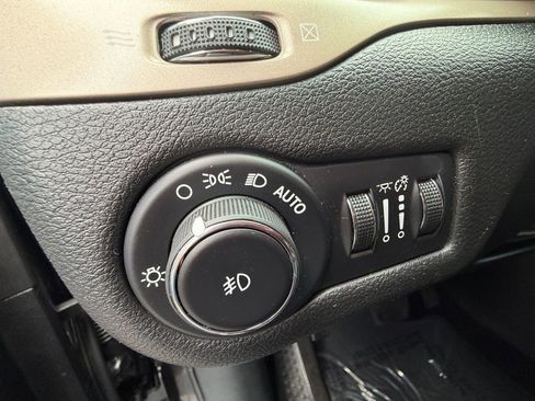 Used 2017 Jeep Cherokee Latitude FWD image 47