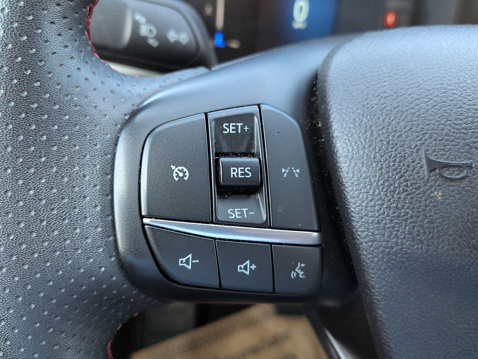 Used 2025 Ford Escape ST-Line Select AWD/4WD image 16