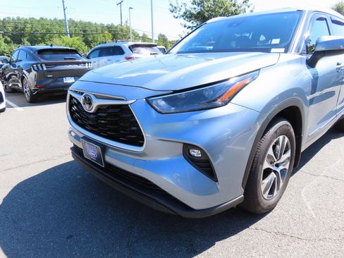 Used 2022 Toyota Highlander XLE image 9