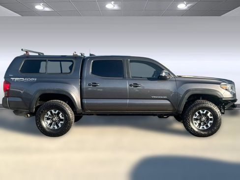 Used 2017 Toyota Tacoma TRD Pro image 7