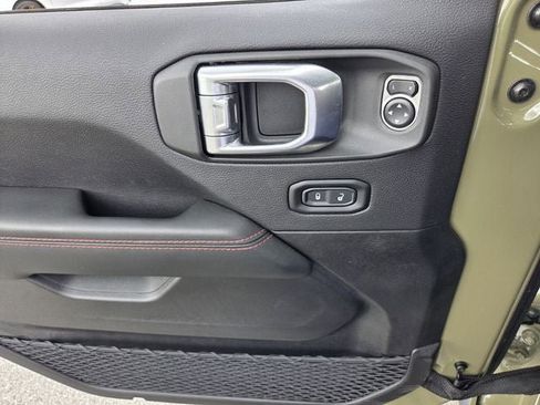 Used 2025 Jeep Wrangler Unlimited Rubicon AWD/4WD image 31