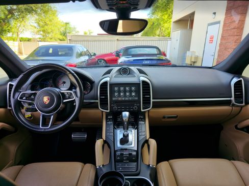 Used 2018 Porsche Cayenne S w/ Premium Package image 13