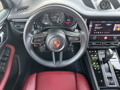Certified 2025 Porsche Macan AWD/4WD image 15