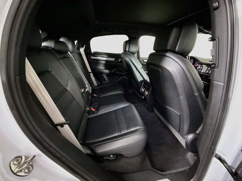 Used 2023 Porsche Cayenne Platinum Edition AWD/4WD image 27