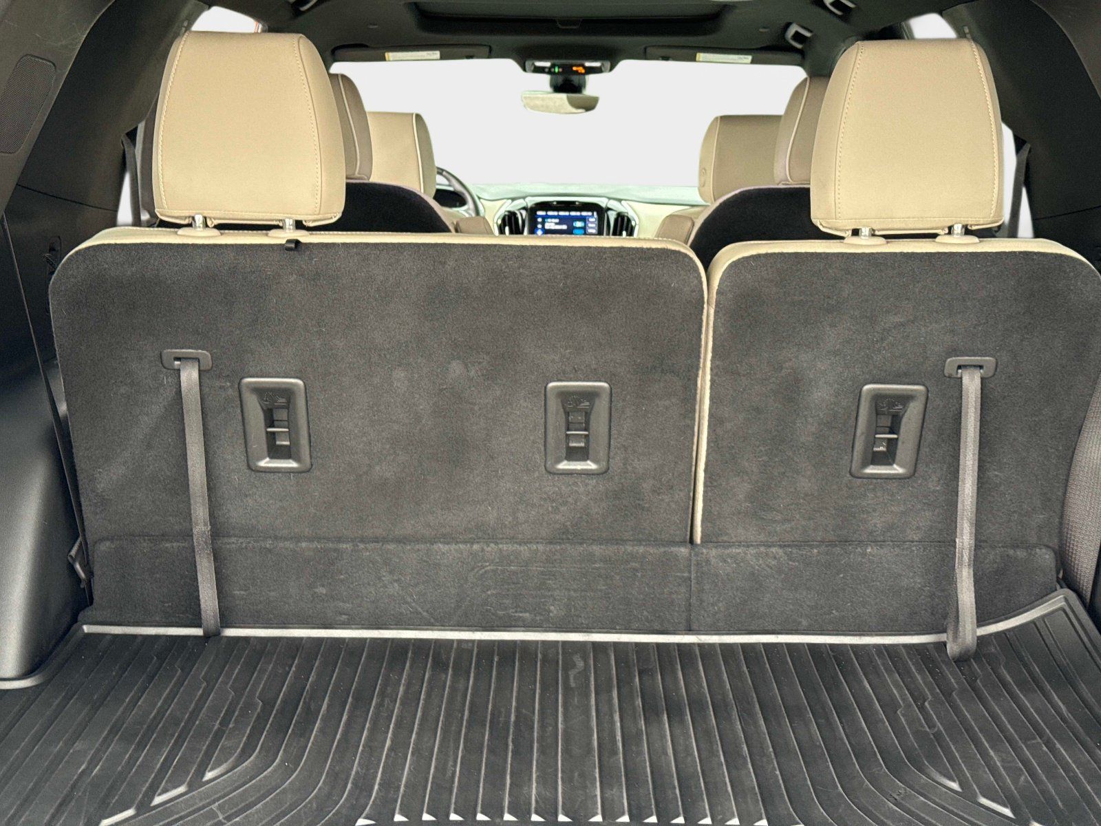Used 2023 Chevrolet Traverse Premier FWD image 13
