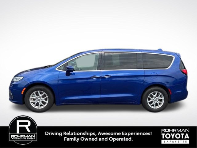 Used 2021 Chrysler Pacifica Touring-L FWD image 2