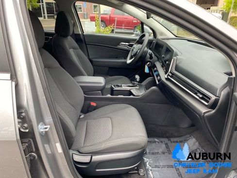 Used 2023 Kia Sportage LX FWD image 12