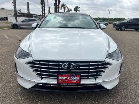 Used 2023 Hyundai Sonata Limited w/ Cargo Package FWD image 2