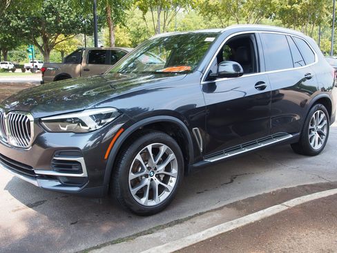Used 2022 BMW X5 sDrive40i w/ Premium Package RWD image 3