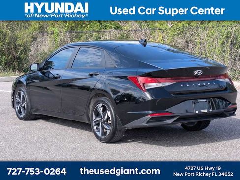 Used 2023 Hyundai Elantra SEL w/ Convenience Package FWD image 3
