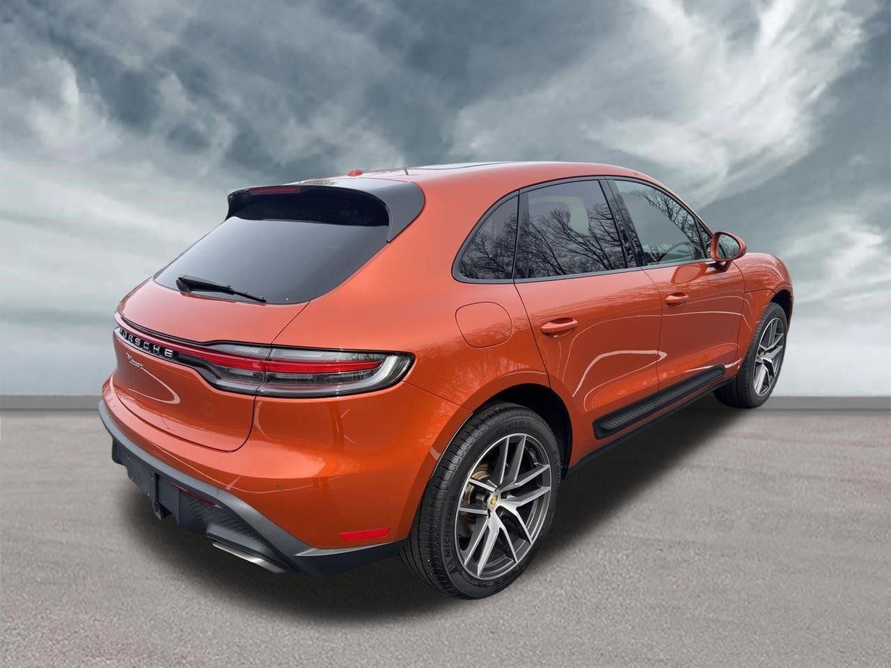Used 2024 Porsche Macan AWD/4WD image 5