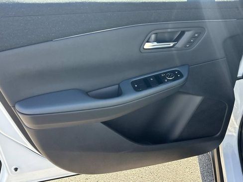 New 2026 Nissan Leaf Platinum+ w/ Cargo Package (Platinum+) FWD image 17