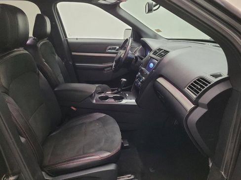 Used 2019 Ford Explorer XLT w/ Equipment Group 202A FWD image 21