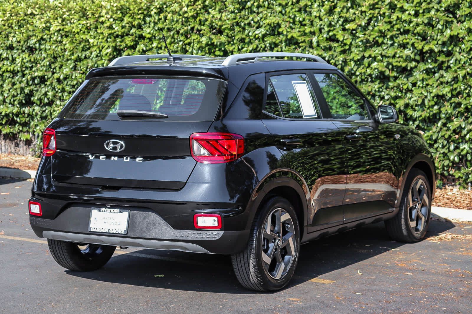 Used 2023 Hyundai Venue SEL w/ Cargo Package FWD image 6