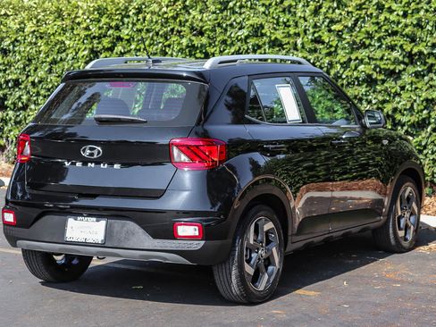 Used 2023 Hyundai Venue SEL w/ Cargo Package FWD image 6