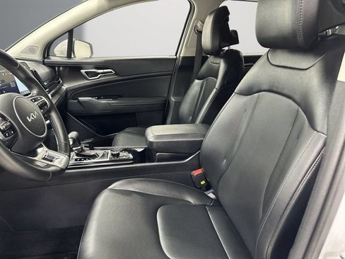 Used 2025 Kia Sportage EX FWD image 14