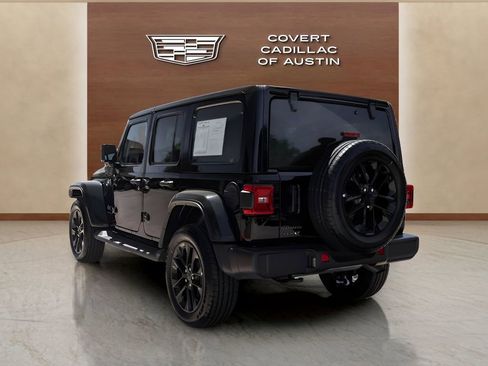 Used 2025 Jeep Wrangler Unlimited Sahara image 3
