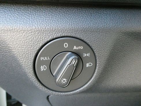 Used 2019 Volkswagen Jetta R-Line image 24