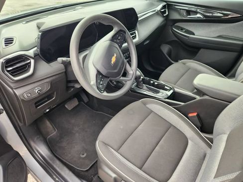 Used 2025 Chevrolet TrailBlazer LT AWD/4WD image 9