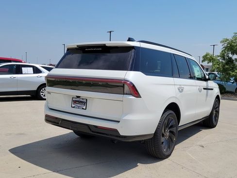 New 2025 Lincoln Navigator Reserve w/ Jet Appearance Package image 3