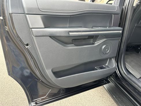 Used 2024 Ford Expedition Max XLT image 29
