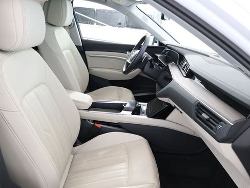 Used 2024 Audi Q8 e-tron Premium Plus w/ Premium Plus Package image 26