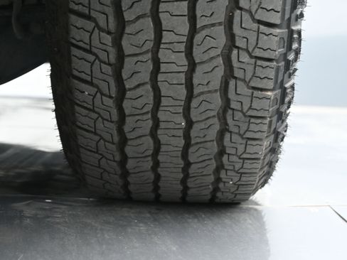 Used 2023 Chevrolet Tahoe Z71 w/ Luxury Package image 19