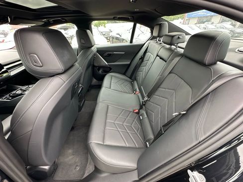 Used 2024 BMW i5 eDrive40i image 17