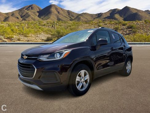 Used 2022 Chevrolet Trax LT w/ LT Convenience Package image 2