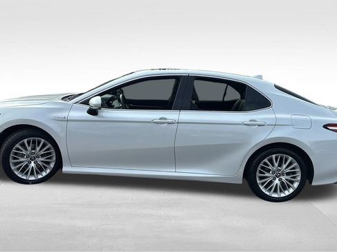 Used 2018 Toyota Camry XLE w/ Audio Package image 4