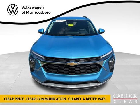 Used 2025 Chevrolet Trax LT w/ Driver Confidence Package FWD image 3