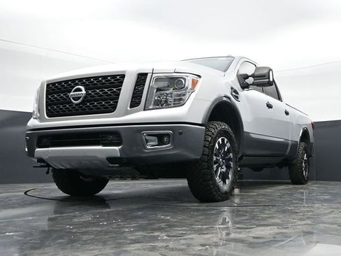 Used 2018 Nissan Titan PRO-4X w/ Pro-4x Convenience Package AWD/4WD image 41