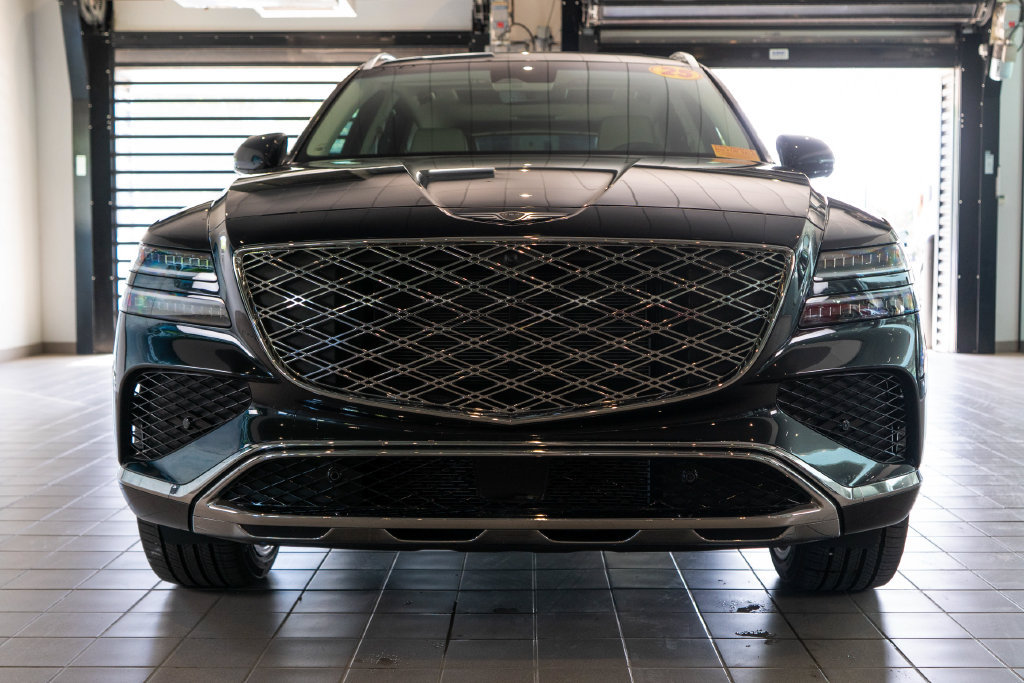 Used 2025 Genesis GV80 2.5T Prestige AWD/4WD image 2