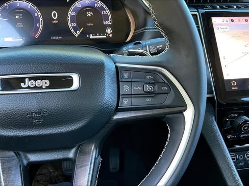 Certified 2023 Jeep Grand Cherokee Limited image 17