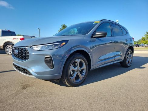 Used 2024 Ford Escape ST-Line w/ Tech Pack #1 AWD/4WD image 2