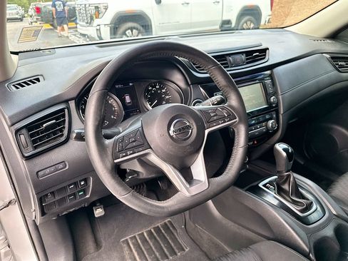 Used 2018 Nissan Rogue SV FWD image 10