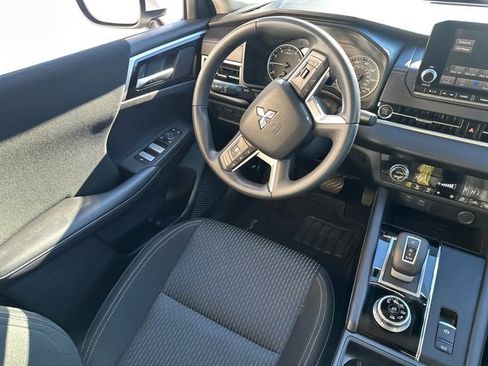 Used 2024 Mitsubishi Outlander ES image 21