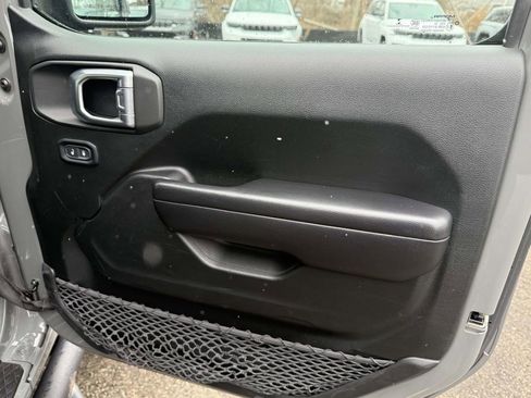 Used 2020 Jeep Gladiator Sport image 9