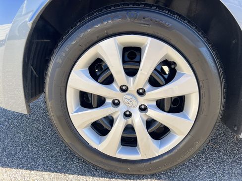 Certified 2024 Toyota Corolla LE image 28