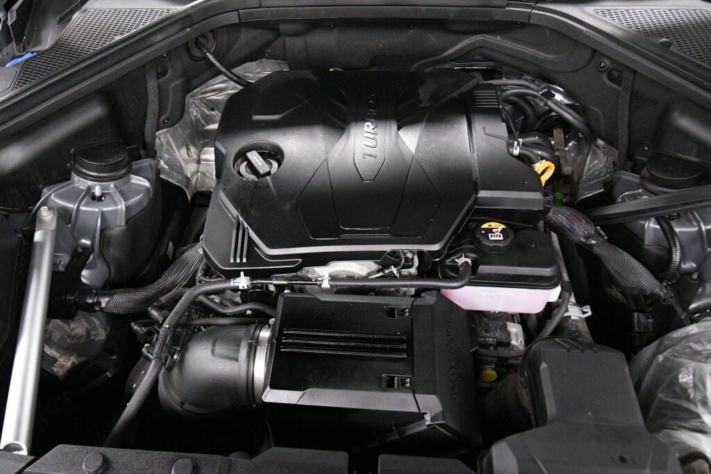 Used 2025 Genesis GV80 2.5T Standard AWD/4WD image 37
