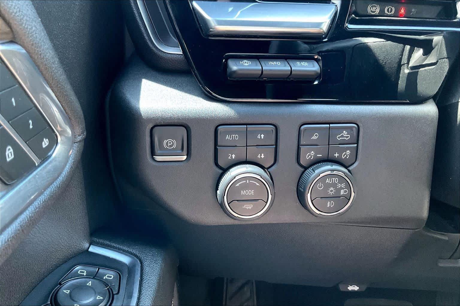 Used 2024 Chevrolet Silverado 2500 High Country w/ High Country Premium Package AWD/4WD image 32