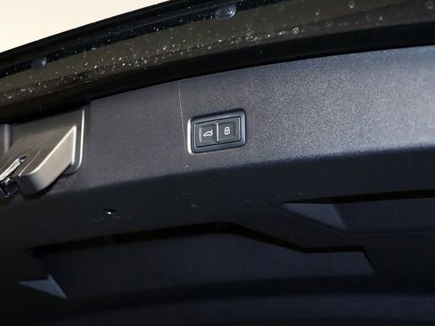 Used 2024 Audi Q4 e-tron Premium Plus w/ Premium Plus image 30