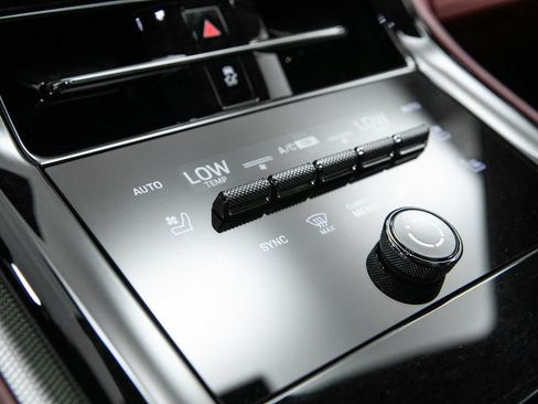 Certified 2024 Porsche Panamera RWD image 29