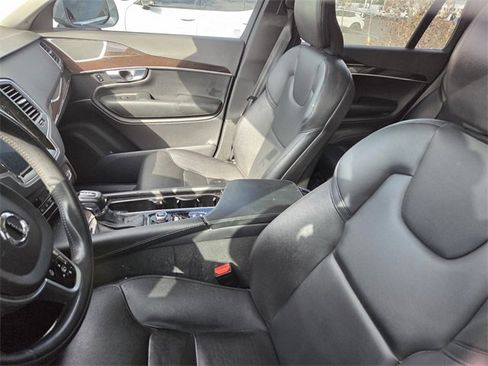Used 2019 Volvo XC90 T5 Momentum w/ Protection Package Premier image 10