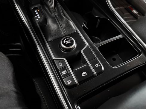 Used 2025 Kia Sorento LX image 30