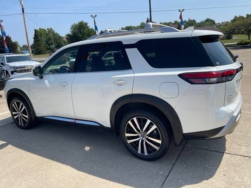 Used 2024 Nissan Pathfinder Platinum w/ Cargo Package AWD/4WD image 4