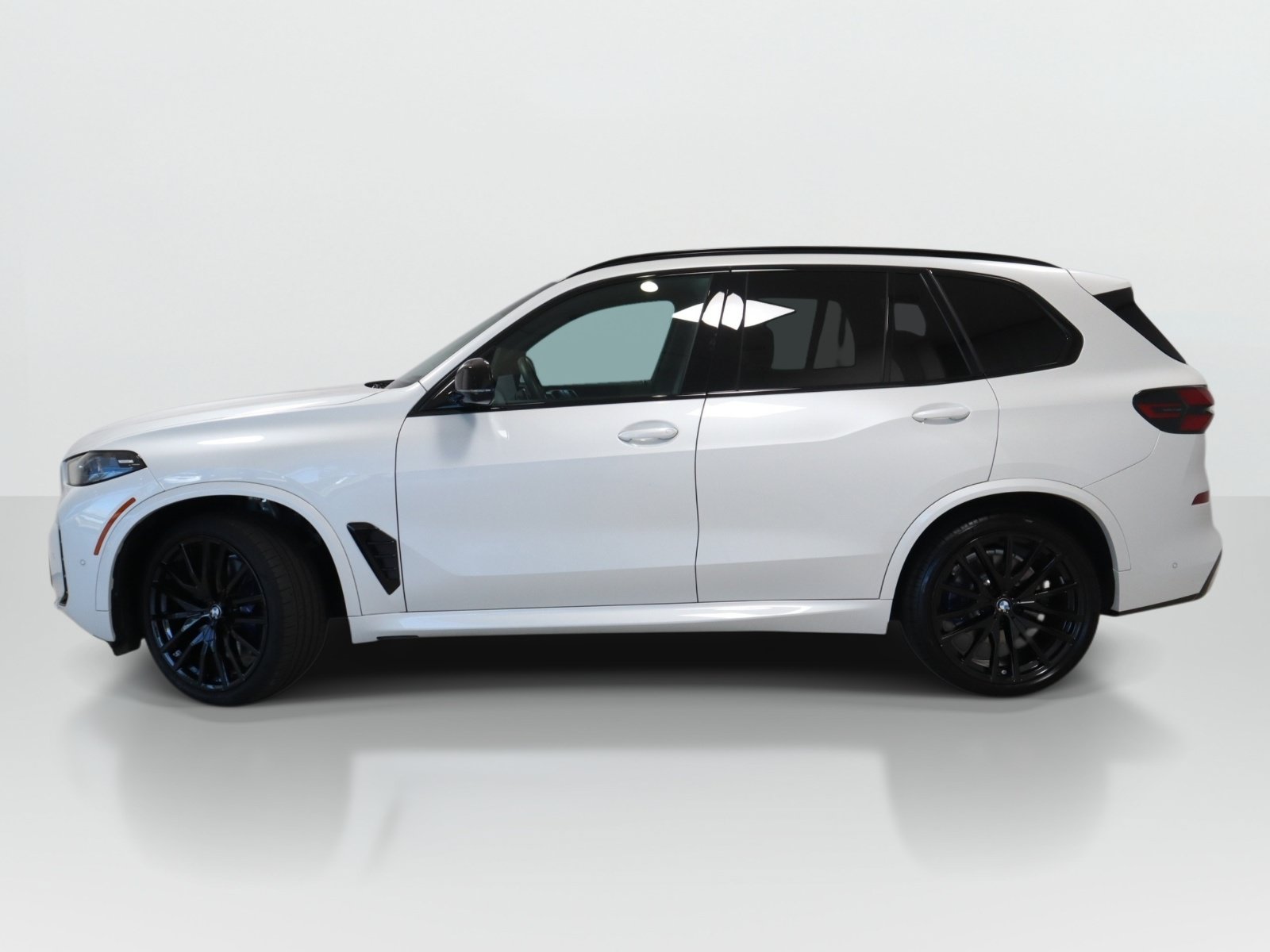 Used 2026 BMW X5 M60i AWD/4WD image 2