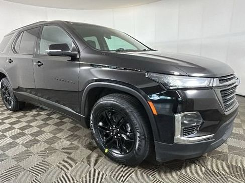 Used 2022 Chevrolet Traverse LT FWD image 2